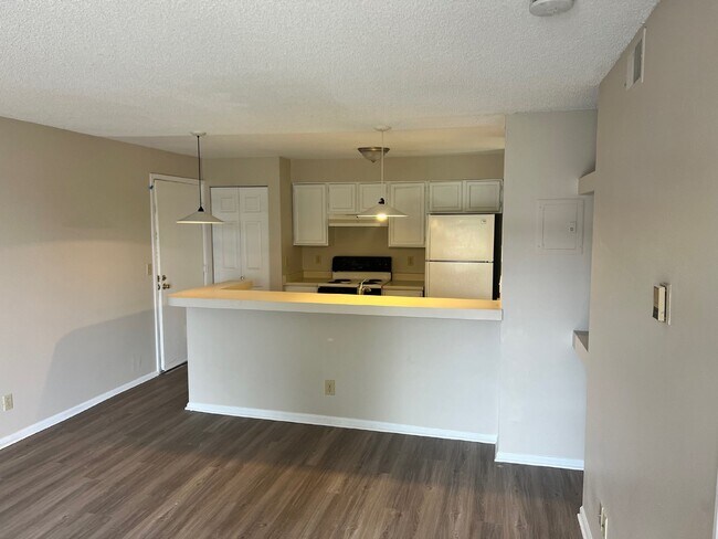 Photo - Cozy condo in the Chestnut Community! Unidad K10