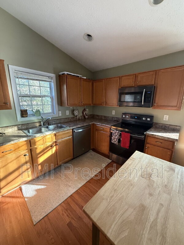 Photo - 1041 Greenview Dr