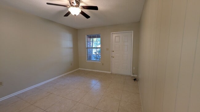 Photo - 161 Benjamin St