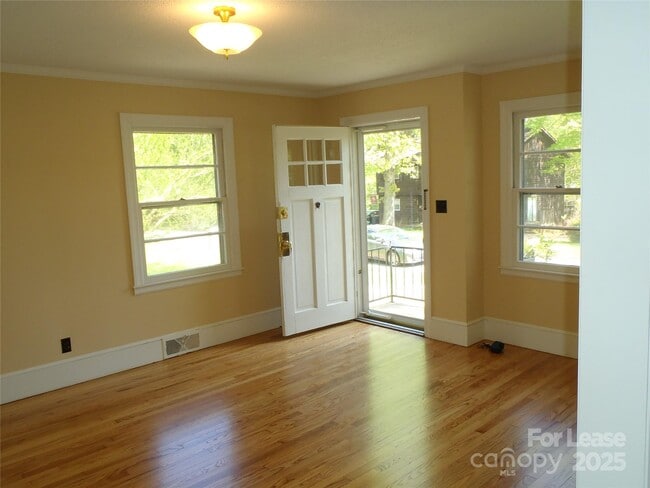 Photo - 803 Wood St