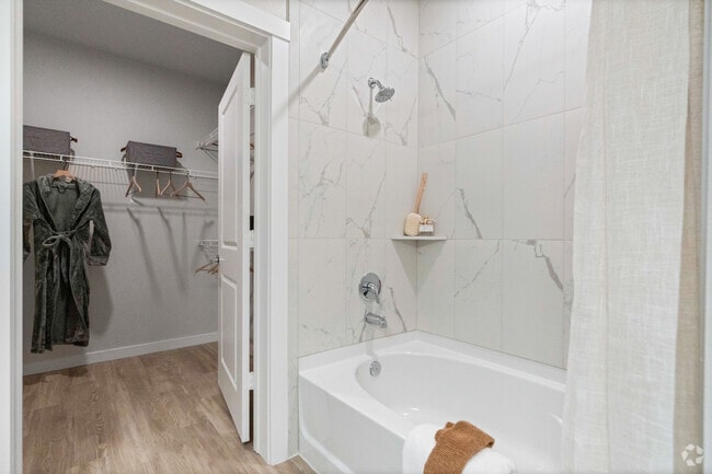 1BR, 1BA - 678SF - Bathroom