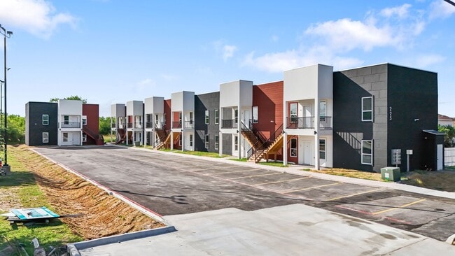 Photo - 225 E New Hampshire St Unidad #14