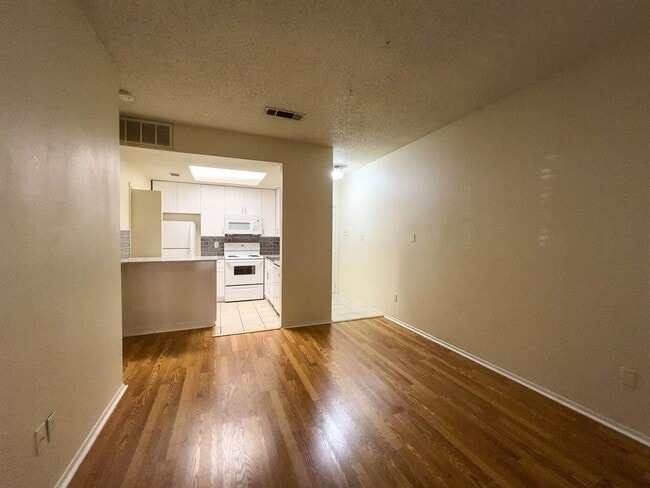 Photo - 806 W 24th St Unit 130