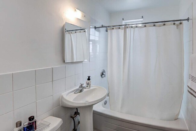 Photo - Great 3 Bedroom Apartment! Unit 1535