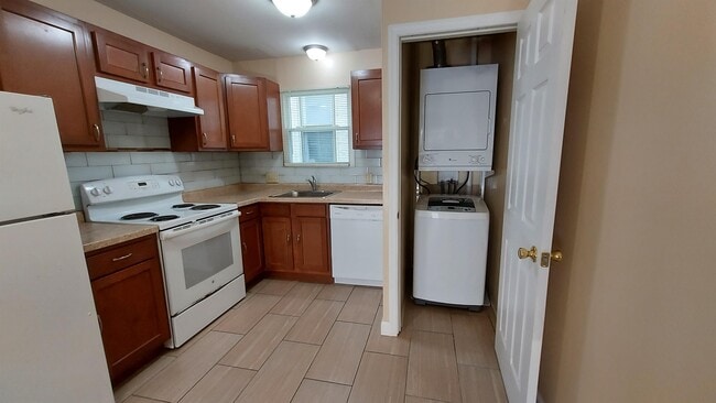 Photo - 66 E Norwich Ave