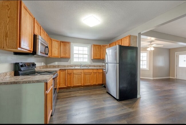 Kitchen - 761 S 5th St