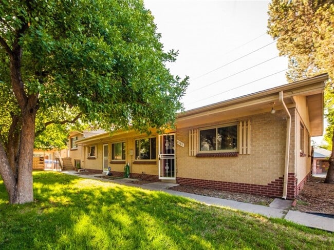 End Unit - 2101 S Ogden St