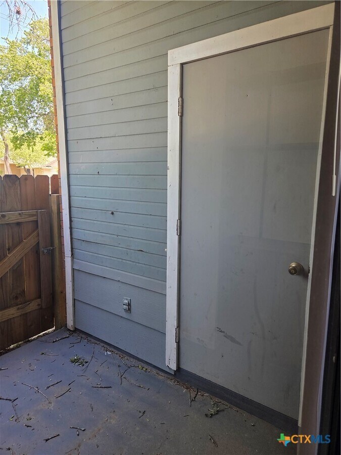 Photo - 2411 W Slaughter Ln