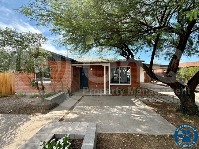 Building Photo - 4020 N 33rd St Rental