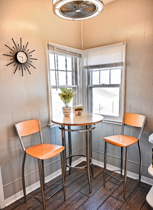 Photo - Cozy 2 bed with Stylish Mid Mod Feel