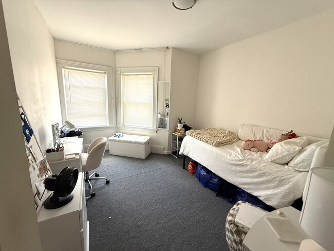 Photo - 906 Beacon St Unit 3