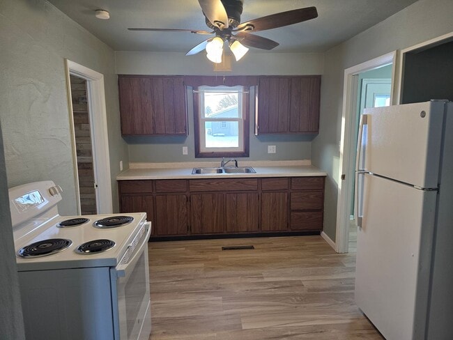 Photo - VIDEOTOUR: 3-Bedroom Country home with Garage and more! PETS WELCOME