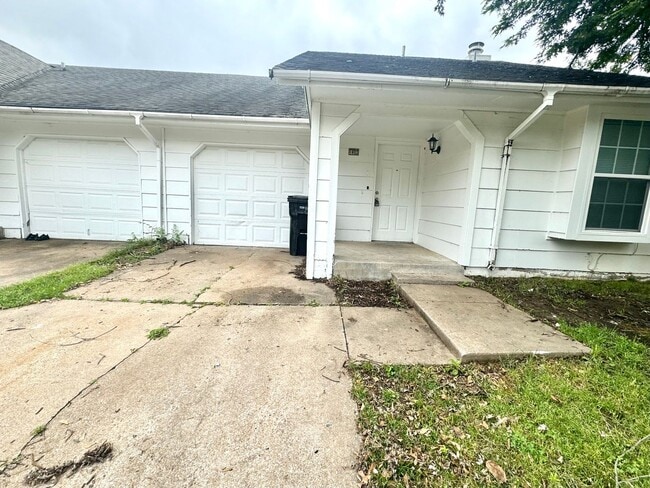 Gorgeous 3 Bedroom 2 bathroom duplex In Br... - Gorgeous 3 Bedroom 2 bathroom duplex In Br... House