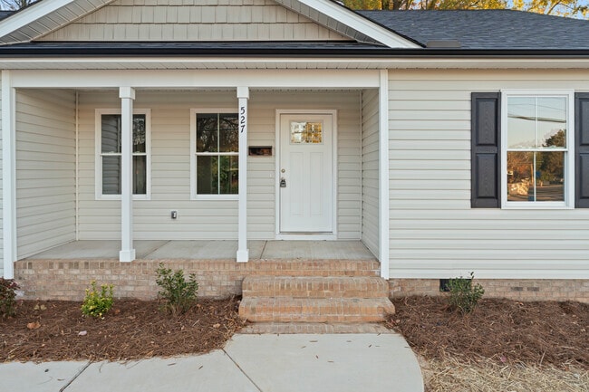 Photo - 527 W Cemetery St