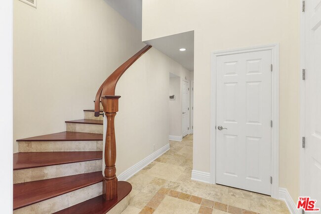 Photo - 473 N Robinwood Dr