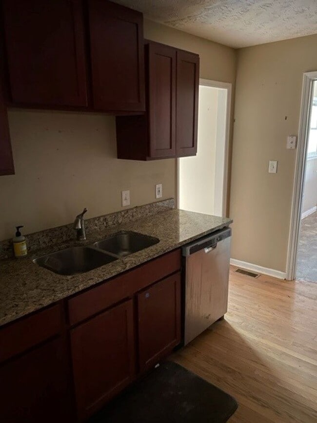 Photo - 468 Davis Rd