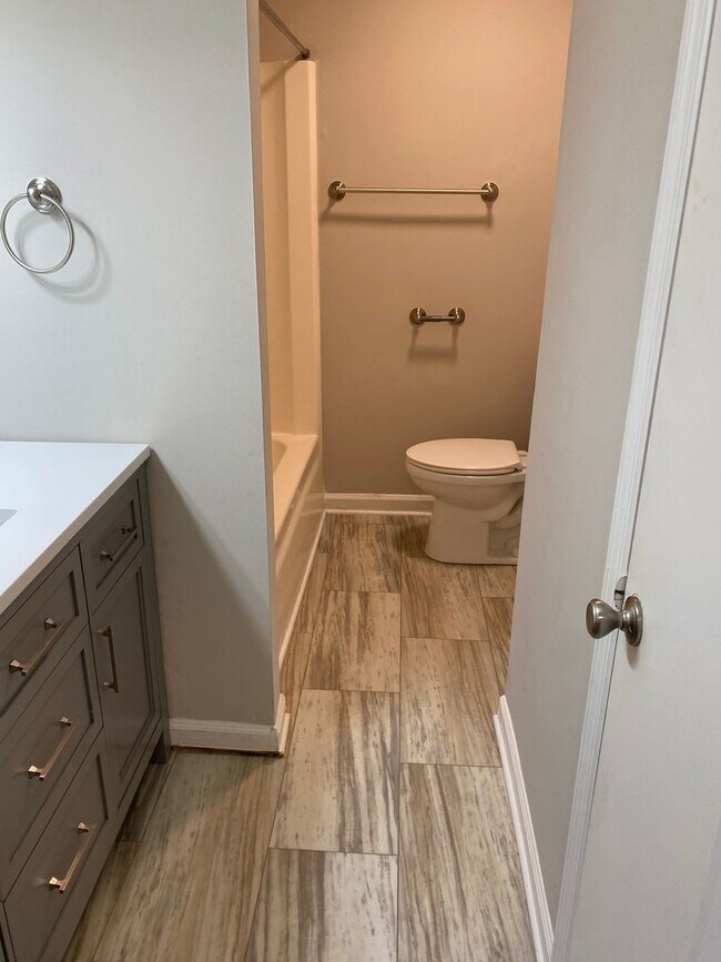 Photo - Updated townhouse close to lake