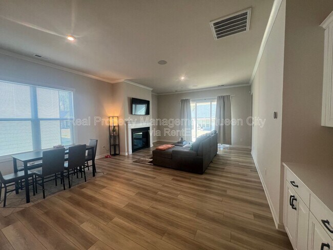 Photo - 7111 Wayfarer Dr