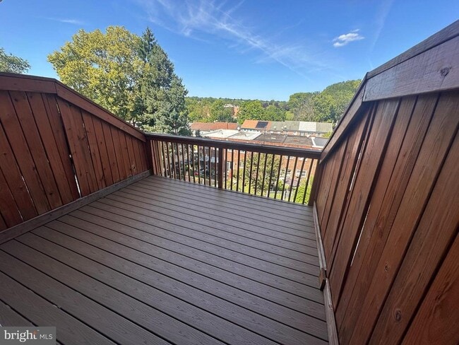 Photo - 709 E Elm St