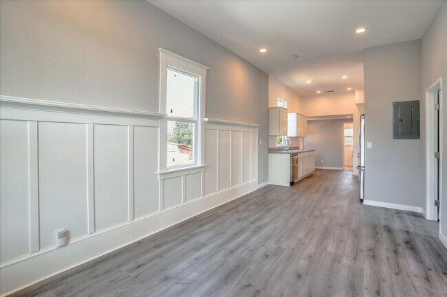 Photo - $1,500 MOVE IN SPECIAL!! 3 BED/2 BATH HOME UPPER UNIT AVAIABLE FOR RENT IN OAKLAND, CA!!!!