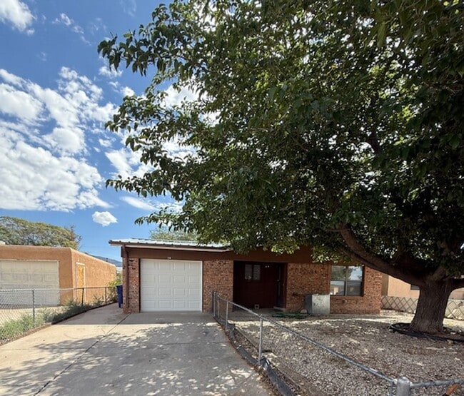 Building Photo - 3 Bedroom 2 Bath 1 Car Garage 1200 Square ... Rental