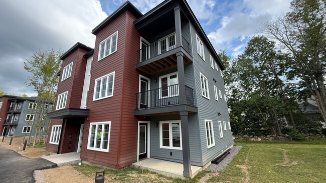 Building Photo - 8 Norman Ct Unit 101