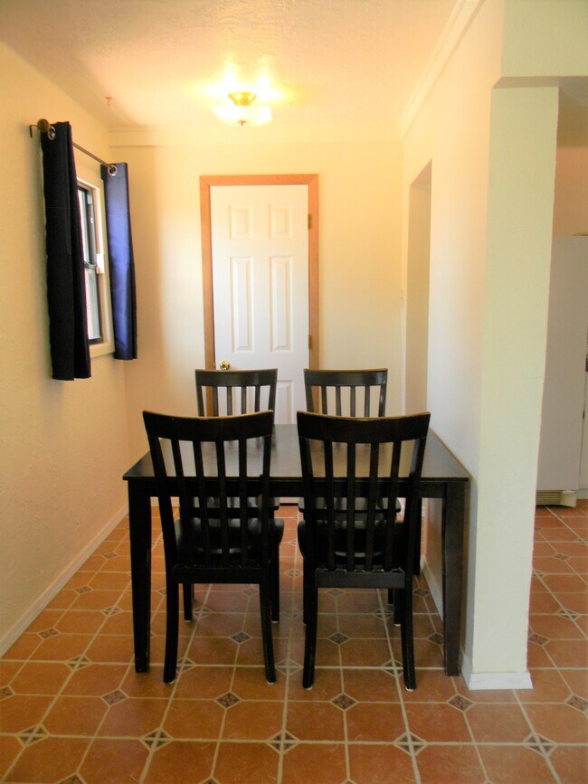 Dining room and storage closet/pantry - 1043 Girard Blvd NE