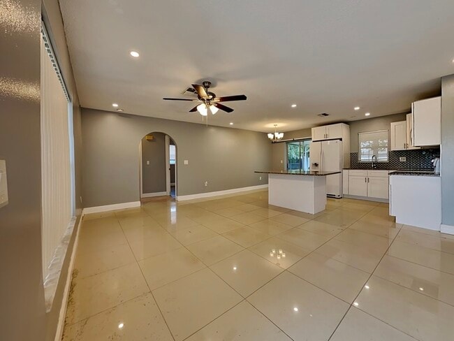 Photo - 6099 Colchester Ave