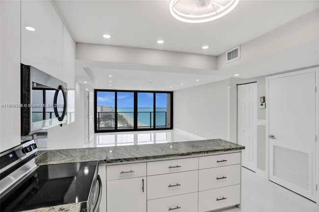 Photo - 2301 S Ocean Dr Unidad 2404