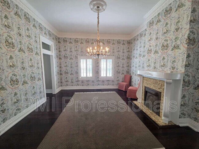 401 E Main St