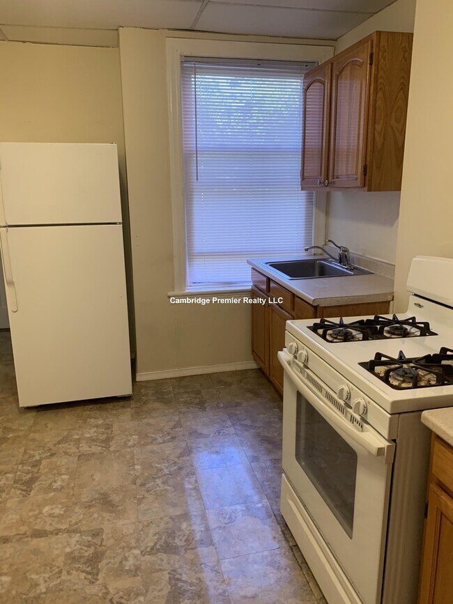 Photo - 130 Talbot Ave Unit 3