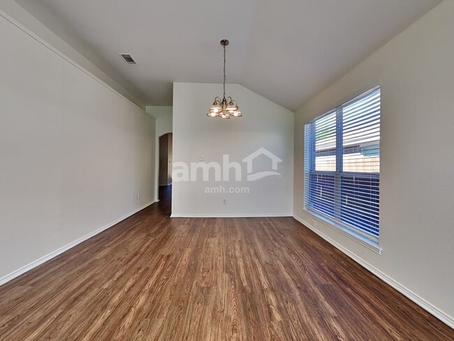 Photo - 1218 Taluca St