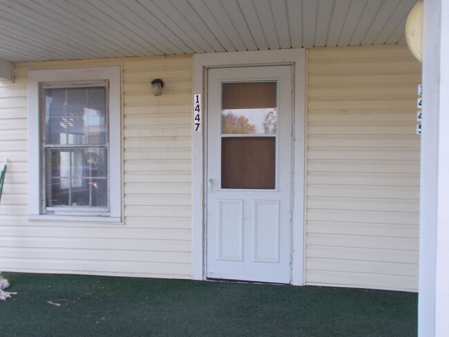 Building Photo - Spacious 1-Bedroom, 1-Bath Unit – 1,000 Sq...