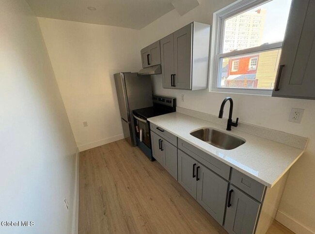 Photo - 31 Van Zandt St