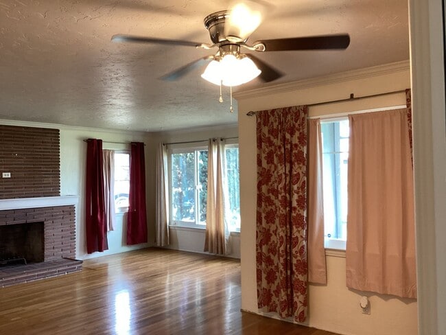 Photo - 313 W Robinson Ave