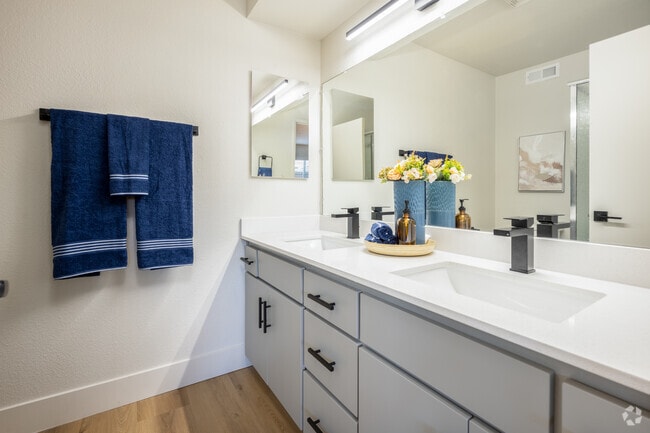 2BR, 2BA - 1024SF - First Bathroom - Pacific Crest Apartments