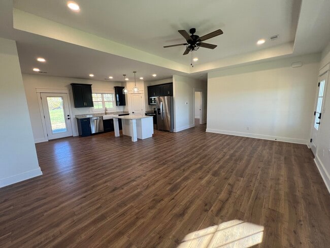 Photo - 308 Wolverine Way