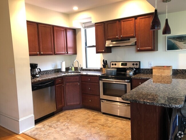 Building Photo - 1100 Beacon St Rental