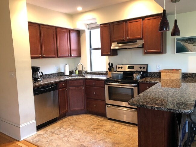 Building Photo - 1100 Beacon St Rental