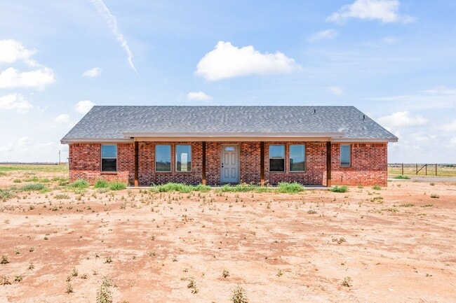 Building Photo - Country Living In Slaton ISD!