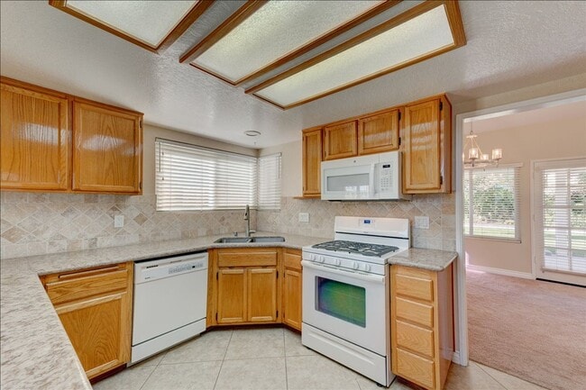 Photo - 1833 Sunbury St
