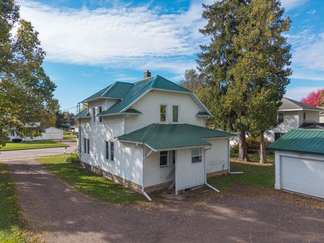 Photo - 568 W Main St