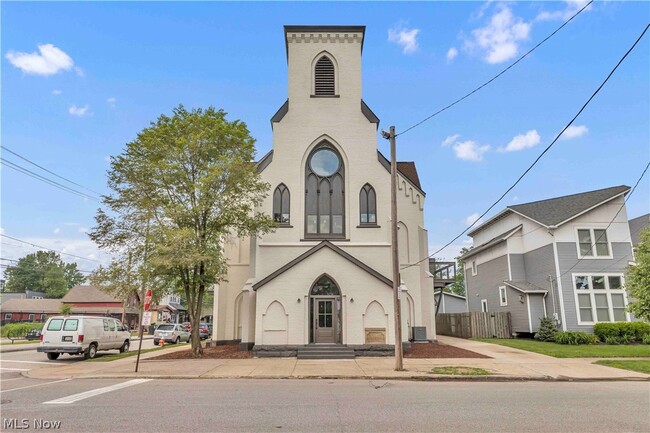 Building Photo - 2130 W 42nd St Unit 2