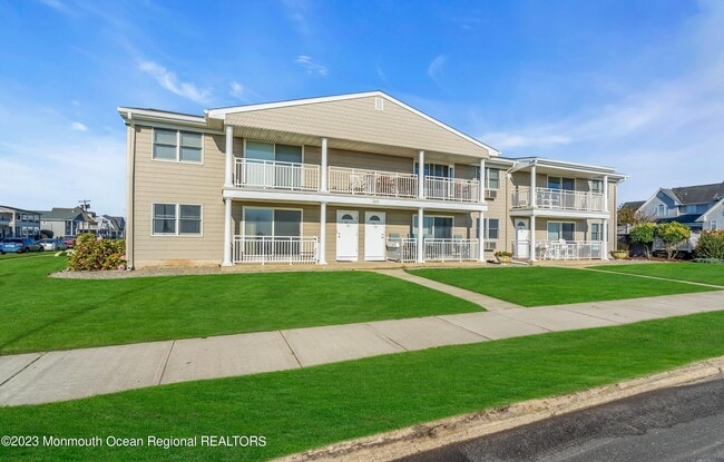 Building Photo - 205 Ocean Ave N Unit 3 Rental