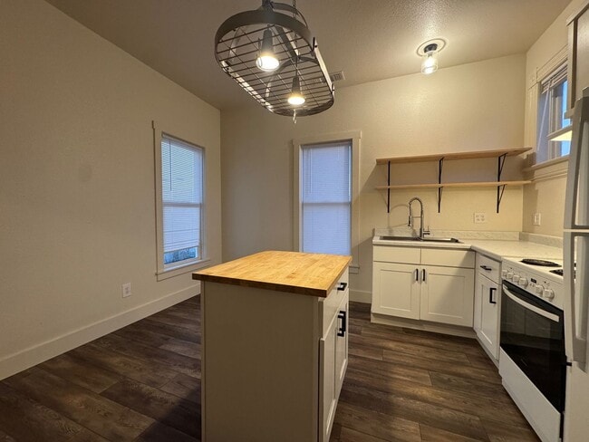 Photo - 1627 Pine St Unit A