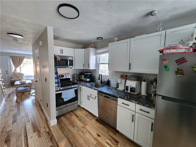 Photo - 198 Sunbury St