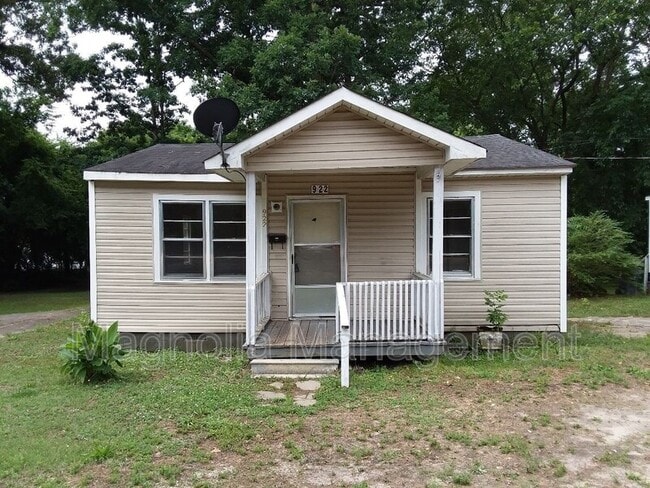 Building Photo - 922 E Andrews Ave