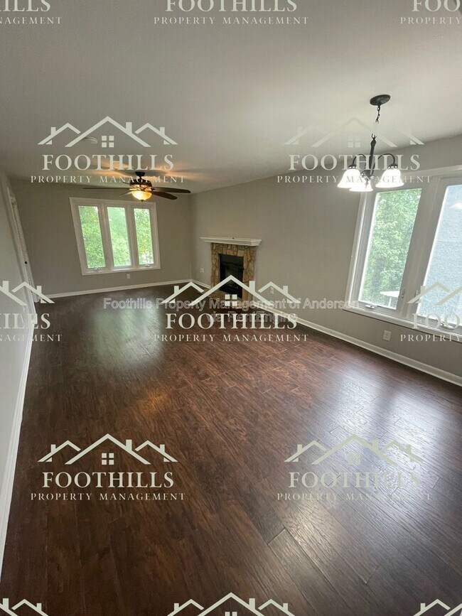 Photo - 612 Northlake Dr