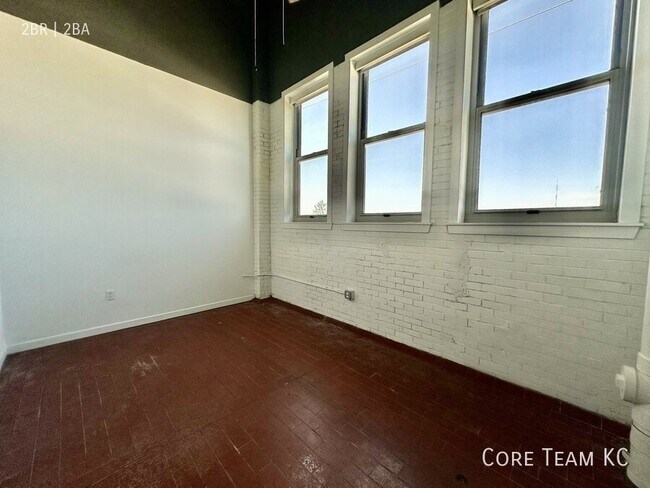 Photo - 1180 E 30th St Unit 402