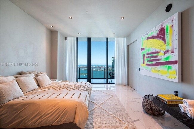 Photo - 650 NE 32nd St